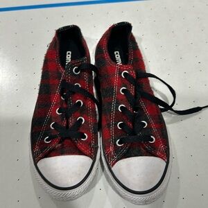 Converse barely worn red and black
